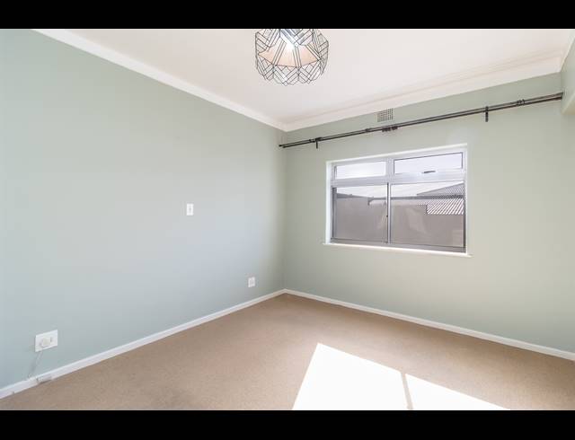 1 BEDROOM RETIREMENT UNIT TO LET IN MOUILLE POINT